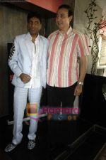 Raju Shrivastav, Anang Desai at Pawan Shankar_s Fashionista launch in Kafedor on 2nd Sept 2010 (4).JPG