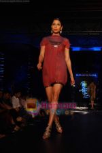 Model walk the ramp for Rahul Gunjan at Day 2 Blenders Tour fashion show on 4th Spt 2010 (6).JPG