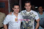 Aamir Khan, Salman Khan watch Salman Khan_s Dabangg in Ketnav, Mumbai on 6th Sept 2010 (16).JPG