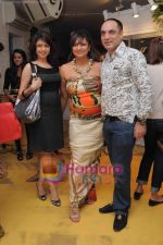 Bhagyashree at ANJALEE & ARJUN KAPOOR FESTIVE COLLECTION PREVIEW 2010 in Olive, Mumbai on 7th Sept 2010.jpg