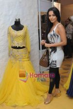 Malaika Arora Khan at ANJALEE & ARJUN KAPOOR FESTIVE COLLECTION PREVIEW 2010 in Olive, Mumbai on 7th Sept 2010 (32).jpg