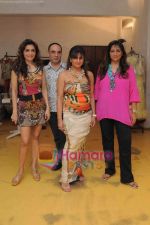 Queenie Dhody at ANJALEE & ARJUN KAPOOR FESTIVE COLLECTION PREVIEW 2010 in Olive, Mumbai on 7th Sept 2010 (4).jpg