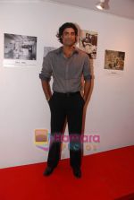 Sikander Kher at Anupam Kher_s art exhibition in Bandra on 7th Sept 2010 (2).JPG