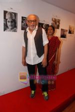 at Anupam Kher_s art exhibition in Bandra on 7th Sept 2010 (80).JPG