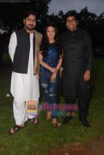 Yashpal Sharma, Riya Sen, Ashutosh Rana at A Strange Love Story film on location in Kamalistan on 8th Sept 2010 (5).JPG