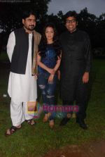 Yashpal Sharma, Riya Sen, Ashutosh Rana at A Strange Love Story film on location in Kamalistan on 8th Sept 2010 (7).JPG