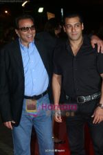Dharmendra, Salman Khan at Dabangg premiere on 9th Sept 2010 (231).JPG