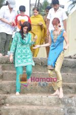 Twinkle Khanna at Akshay Kumar_s Ganpati visarjan on 12th Sept 2010 (7).JPG