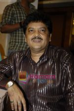 Udit Narayan at Ram Jethmalani_s bday in Ramada on 13th Sept 2010 (2).JPG
