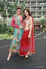 Shonal Rawat, Aanchal Kumar at Amby Valley Bridal week with top designers in Sahara Star on 14th Sept 2010 (7).JPG