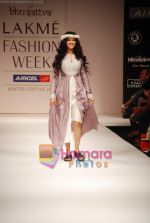 Nandana Sen walks the ramp for Digvijay Singh Show at Lakme Winter fashion week day 1 on 17th Sept 2010 (11).JPG