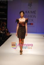 Model walks the ramp for Amalraj Sengupta Show at Lakme Winter fashion week day 2 on 18th Sept 2010 (4).JPG