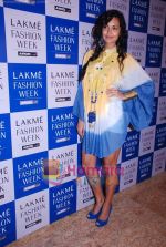 at Lakme Winter fashion week 2010 day 2 on 18th Sept 2010 (39).JPG