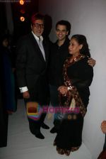 Amitabh Bachchan, Jaya Bachchan at Lakme Winter fashion week 2010 day 3 on 19th Sept 2010 (12).JPG