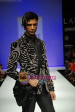Model walks the ramp for Sanjay Hingu Show at Lakme Winter fashion week day 3 on 19th Sept 2010 (63).JPG