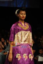 Model walks the ramp for V J Balhara Show at Lakme Winter fashion week day 3 on 19th Sept 2010 (55).JPG