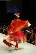Model walks the ramp for V J Balhara Show at Lakme Winter fashion week day 3 on 19th Sept 2010 (6).JPG