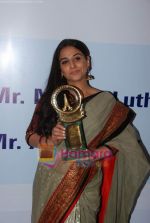 Vidya Balan at Priyadarshni Award in Mumbai on 19th Sept 2010 (10).JPG