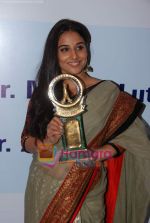 Vidya Balan at Priyadarshni Award in Mumbai on 19th Sept 2010 (12).JPG