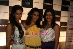 at Narendra Kumar Show in Vie Lounge at Lakme Winter fashion week day 3 on 19th Sept 2010 (27).JPG
