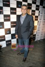 at Narendra Kumar Show in Vie Lounge at Lakme Winter fashion week day 3 on 19th Sept 2010 (28).JPG