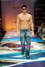 Model walks the ramp for Narendra Kumar Show at Lakme Winter fashion week day 4 on 20th Sept 2010.JPG