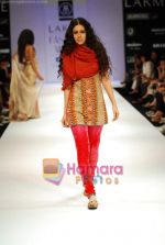 Model walks the ramp for Rehane Show at Lakme Winter fashion week day 4 on 20th Sept 2010 (67).JPG