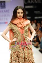 Model walks the ramp for Rehane Show at Lakme Winter fashion week day 4 on 20th Sept 2010 (77).JPG