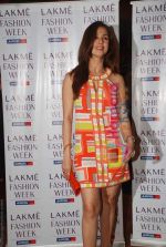 Urmila Matondkar at Manish Malhotra Show at Lakme Winter fashion week day 4 on 20th Sept 2010 (13).JPG