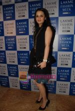 at Manish Malhotra Show at Lakme Winter fashion week day 4 on 20th Sept 2010 (57).JPG