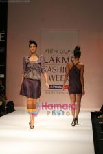Model walks the ramp for Atithi Gupta Show at Lakme Winter fashion week day 5 on 21st Sept 2010 (14).JPG