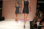 Model walks the ramp for Atithi Gupta Show at Lakme Winter fashion week day 5 on 21st Sept 2010 (8).JPG