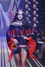 Model walks the ramp for Malini Ramani Show at Lakme Winter fashion week day 5 on 21st Sept 2010 (94).JPG