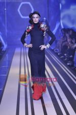 Model walks the ramp for Malini Ramani Show at Lakme Winter fashion week day 5 on 21st Sept 2010 (98).JPG