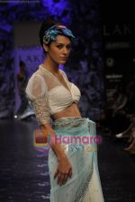 Model walks the ramp for Neeta Lulla Show at Lakme Winter fashion week day 5 on 21st Sept 2010 (75).JPG