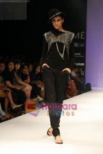 Model walks the ramp for Smriti Gupta Show at Lakme Winter fashion week day 5 on 21st Sept 2010 (11).JPG