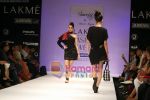 Model walks the ramp for Smriti Gupta Show at Lakme Winter fashion week day 5 on 21st Sept 2010 (28).JPG
