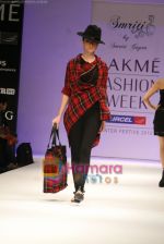 Model walks the ramp for Smriti Gupta Show at Lakme Winter fashion week day 5 on 21st Sept 2010 (30).JPG