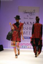 Model walks the ramp for Smriti Gupta Show at Lakme Winter fashion week day 5 on 21st Sept 2010 (35).JPG