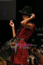 Model walks the ramp for Smriti Gupta Show at Lakme Winter fashion week day 5 on 21st Sept 2010 (38).JPG