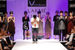 Model walks the ramp for Vivek Kumar Show at Lakme Winter fashion week day 5 on 21st Sept 2010 (32).JPG