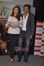 Hrithik Roshan, Aishwarya Rai Bachchan unveil the first look of the film Guzaarish in Cinemax on 22nd Sept 2010 (136).JPG