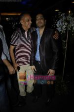 Mika Singh at Rahul Vaidya_s bday bash in Imperial Palace on 24th Sept 2010 (5).JPG