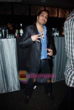 Mika Singh at Rahul Vaidya_s bday bash in Imperial Palace on 24th Sept 2010 (8).JPG