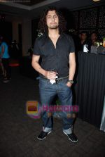 Sonu Nigam at Rahul Vaidya_s bday bash in Imperial Palace on 24th Sept 2010 (3).JPG