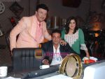 sanjay dutt, Anu Malik, Farah Khan on the sets of entertainment ke liye kuch bhi karega on 24th Sept 2010 (3).JPG