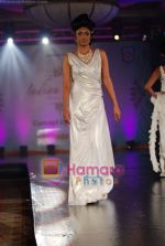 Model walks the ramp for Archana Kocchar Show at Indian Princess in J W Marriott on 25th Sept 2010 (38).JPG