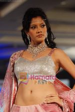 Model walks the ramp for Manali Jagtap Show at Indian Princess in J W Marriott on 25th Sept 2010 (11).JPG