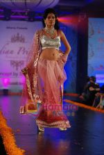 Model walks the ramp for Manali Jagtap Show at Indian Princess in J W Marriott on 25th Sept 2010 (48).JPG