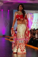 Mugdha Godse walks the ramp for Manali Jagtap Show at Indian Princess in J W Marriott on 25th Sept 2010 (35).JPG